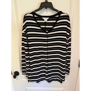 Liz Claiborne Weekend Black and White Striped Tunic Style Top